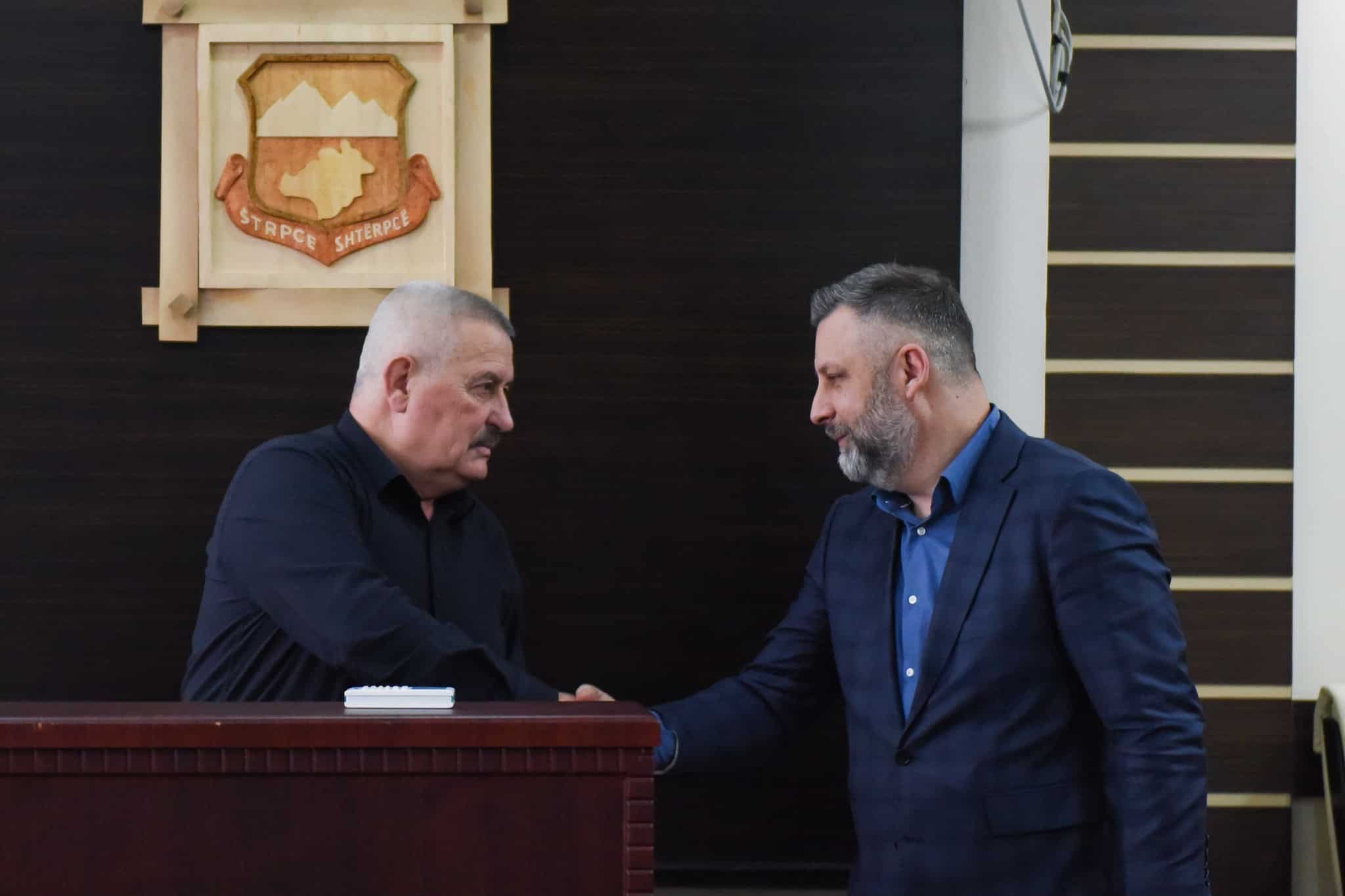 РУКОВОДСТВО ОПШТИНЕ ШТРПЦЕ ЗАЈЕДНО СА СВИМ РАДНИЦИМА ДАНАС ЈЕ У ПЕНЗИЈУ ИСПРАТИЛО СВОГ КОЛЕГУ ПОСЛЕ ДУГОГОДИШЊЕГ РАДА, ОД СКОРО 25 ГОДИНА.